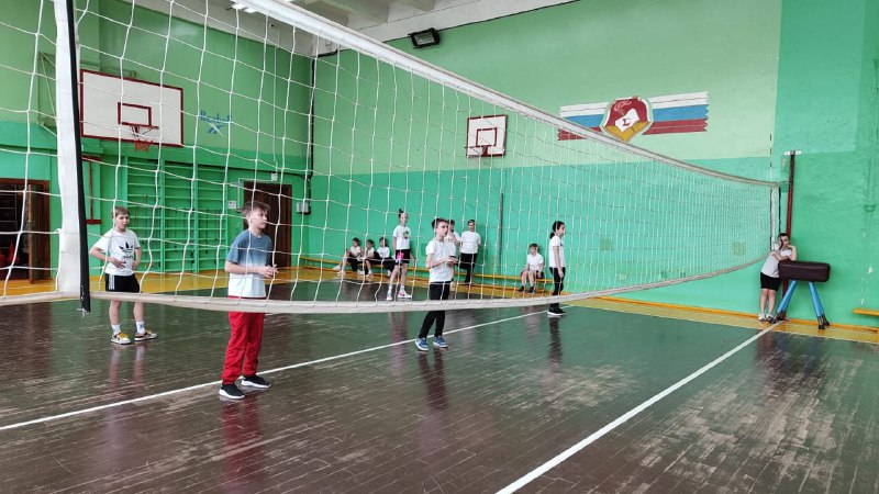 25 марта состоялся школьный турнир по пионерболу для 4-х классов.